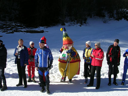 Stemning ved løypen + maskot.